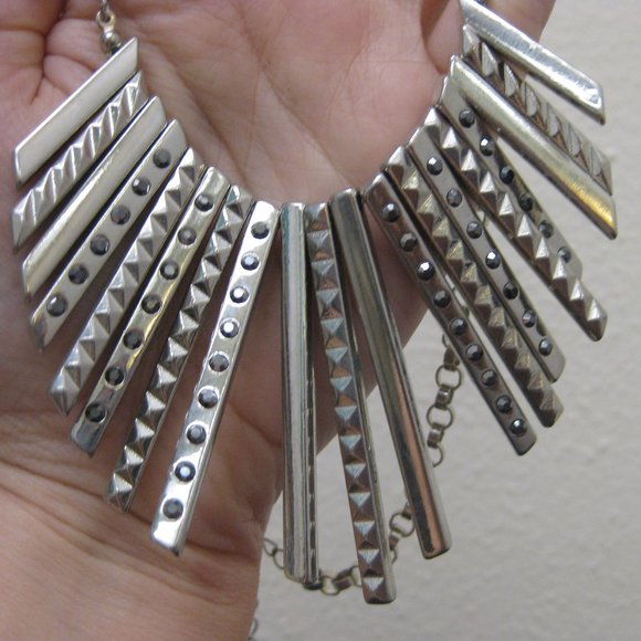 NWOT Express rhinestone statement necklace - Picture 3 of 4